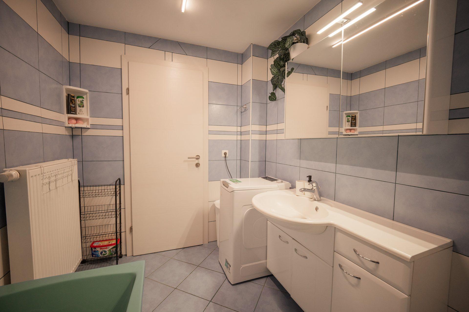 Moderna kopalnica / Modern bathroom